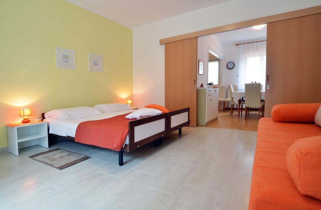 פולה Apartment Rojnic מראה חיצוני תמונה